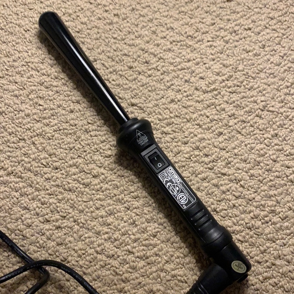 Amika curling wand